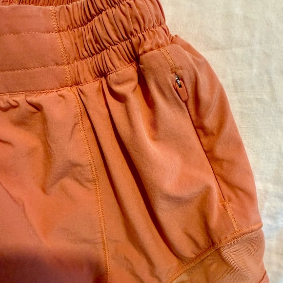 Lululemon hotty hot shorts size 2 black navy coral kiss EUC 2.5” - Picture 4 of 9